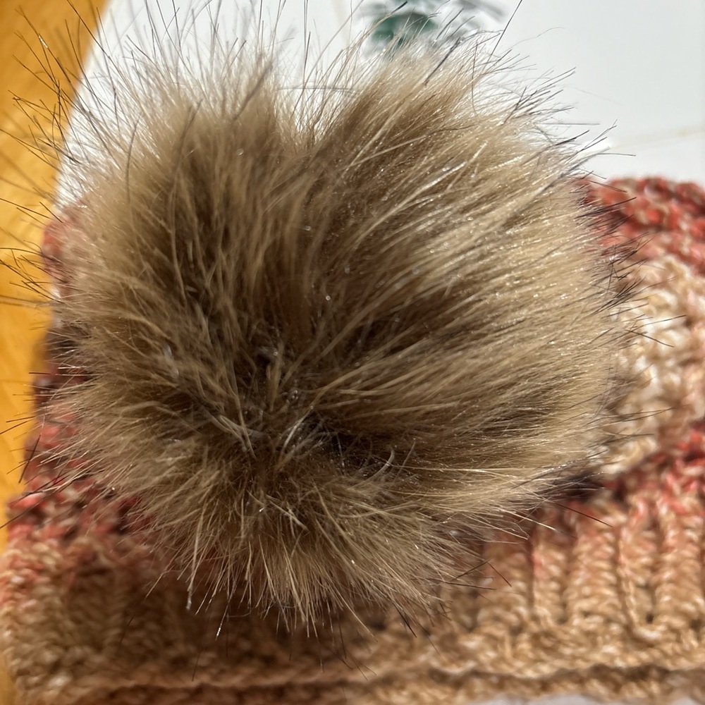 Handcrafted Earthy Color Knit slouchy Beanie with Pom-Pom - Picture 5 of 5